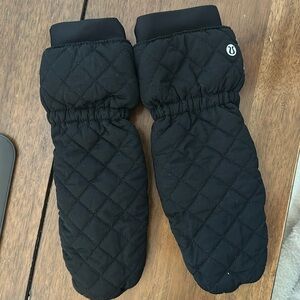 Lululemon Mittens